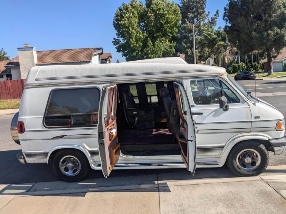 Dodge Ram Van