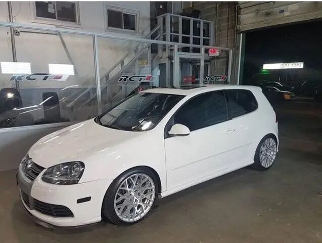 Volkswagen R32