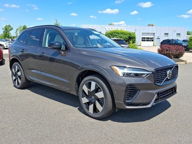 2025 VOLVO XC60