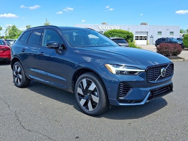 2025 VOLVO XC60