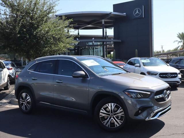2025 MERCEDES-BENZ GLA-Class