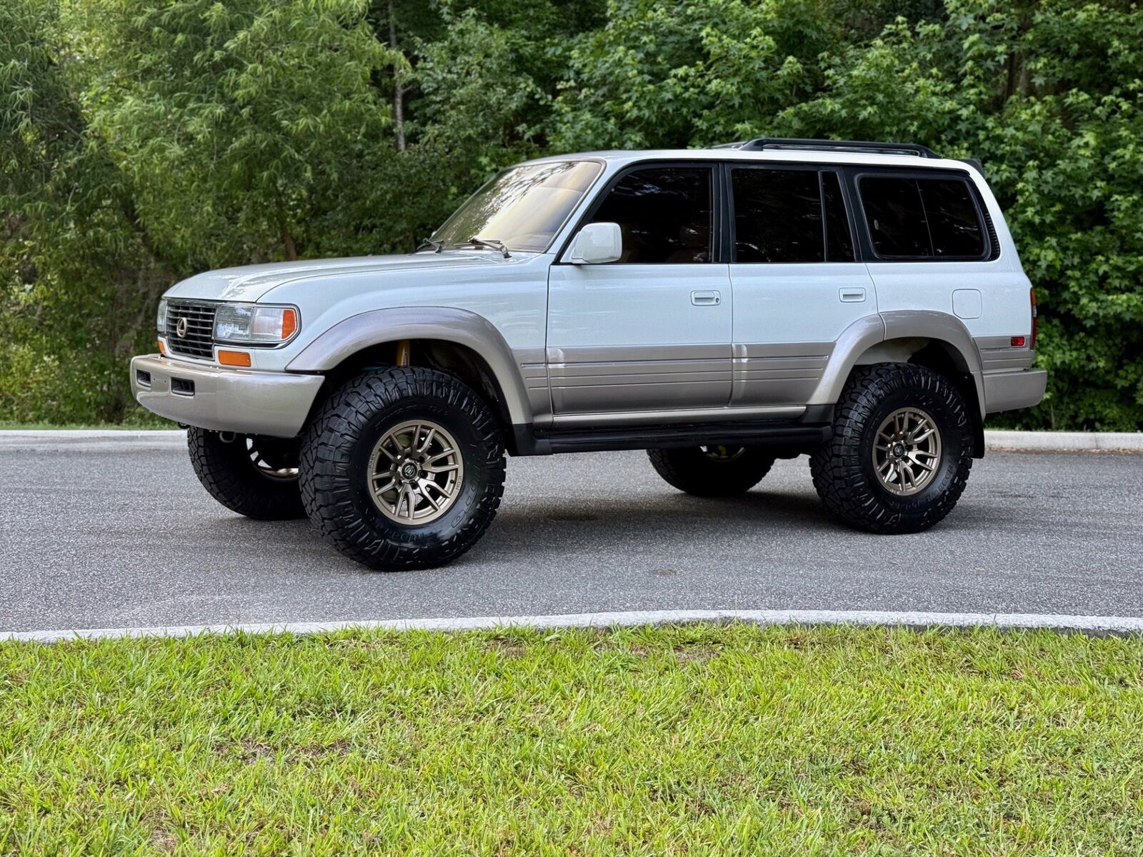 Lexus LX