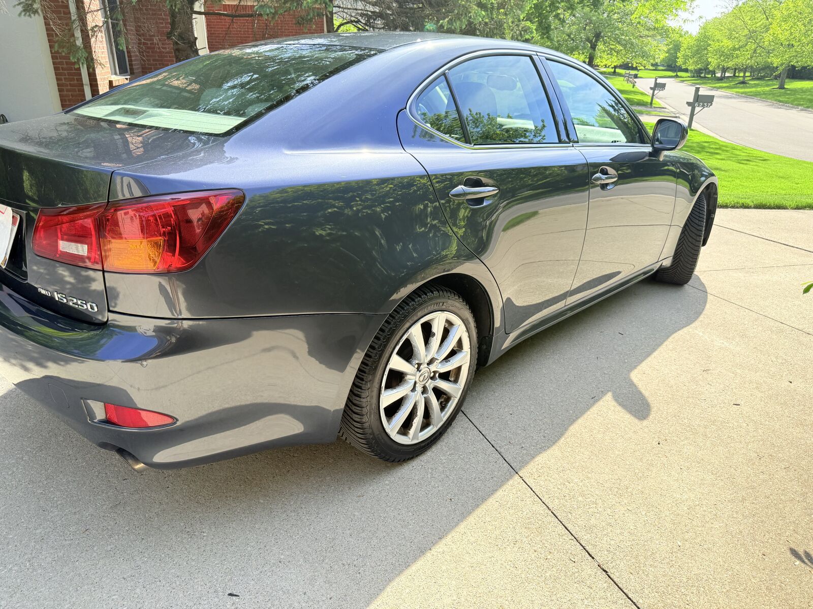 LEXUS