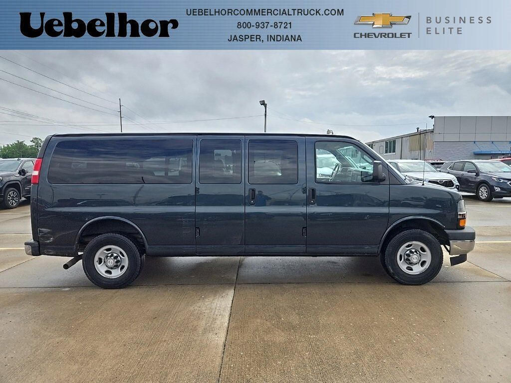 2017 CHEVROLET Express