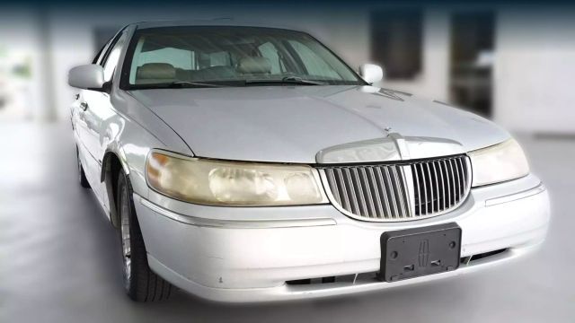 1998 LINCOLN Town Car
