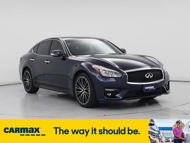 Infiniti Q70