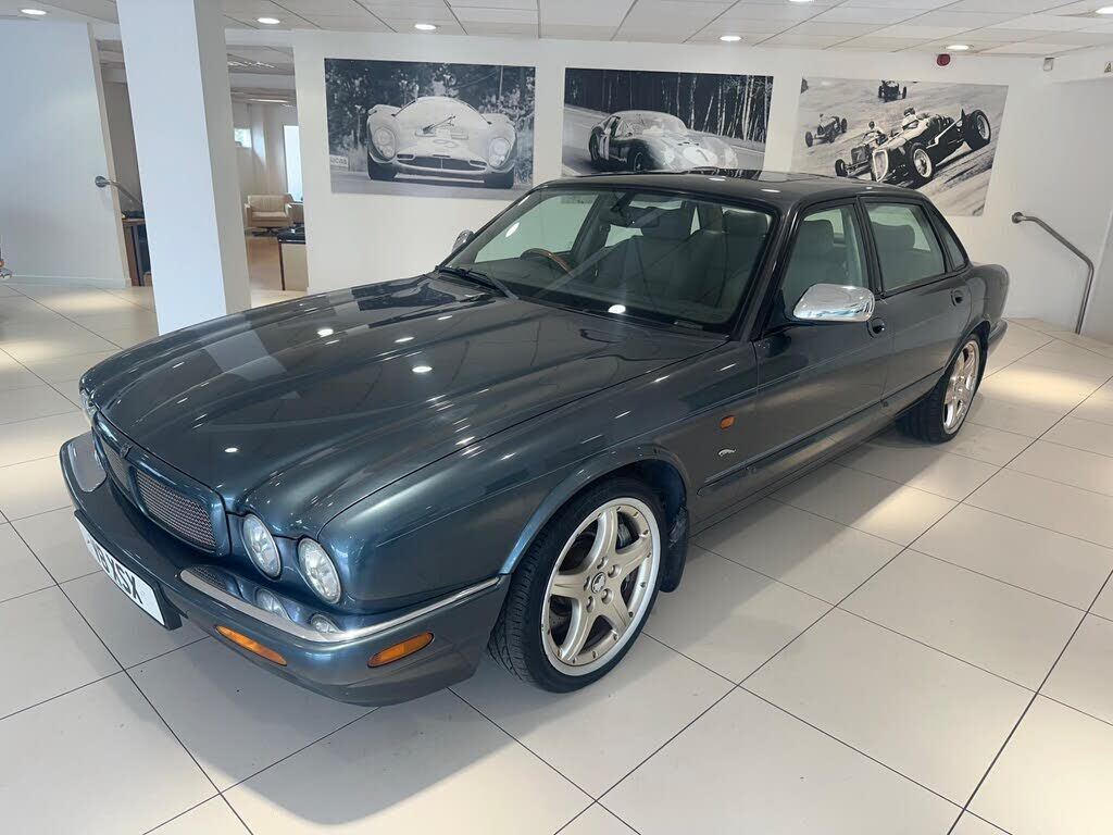 Jaguar XJR