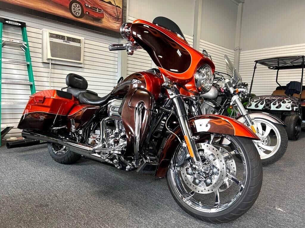2012 HARLEY DAVIDSON CVO Street Glide