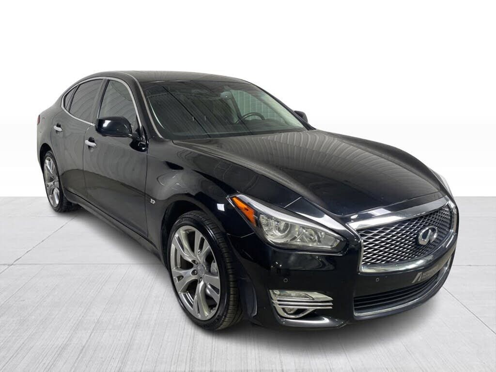Infiniti Q70