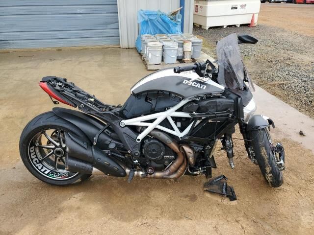 2015 DUCATI Diavel - License Plate