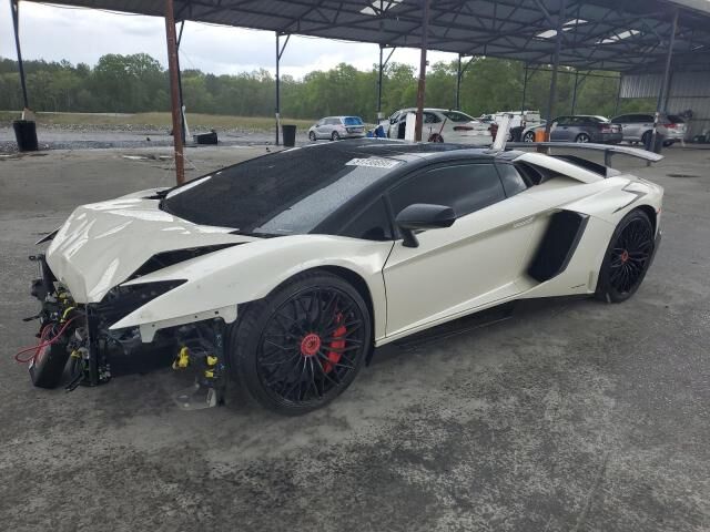 2017 LAMBORGHINI Aventador