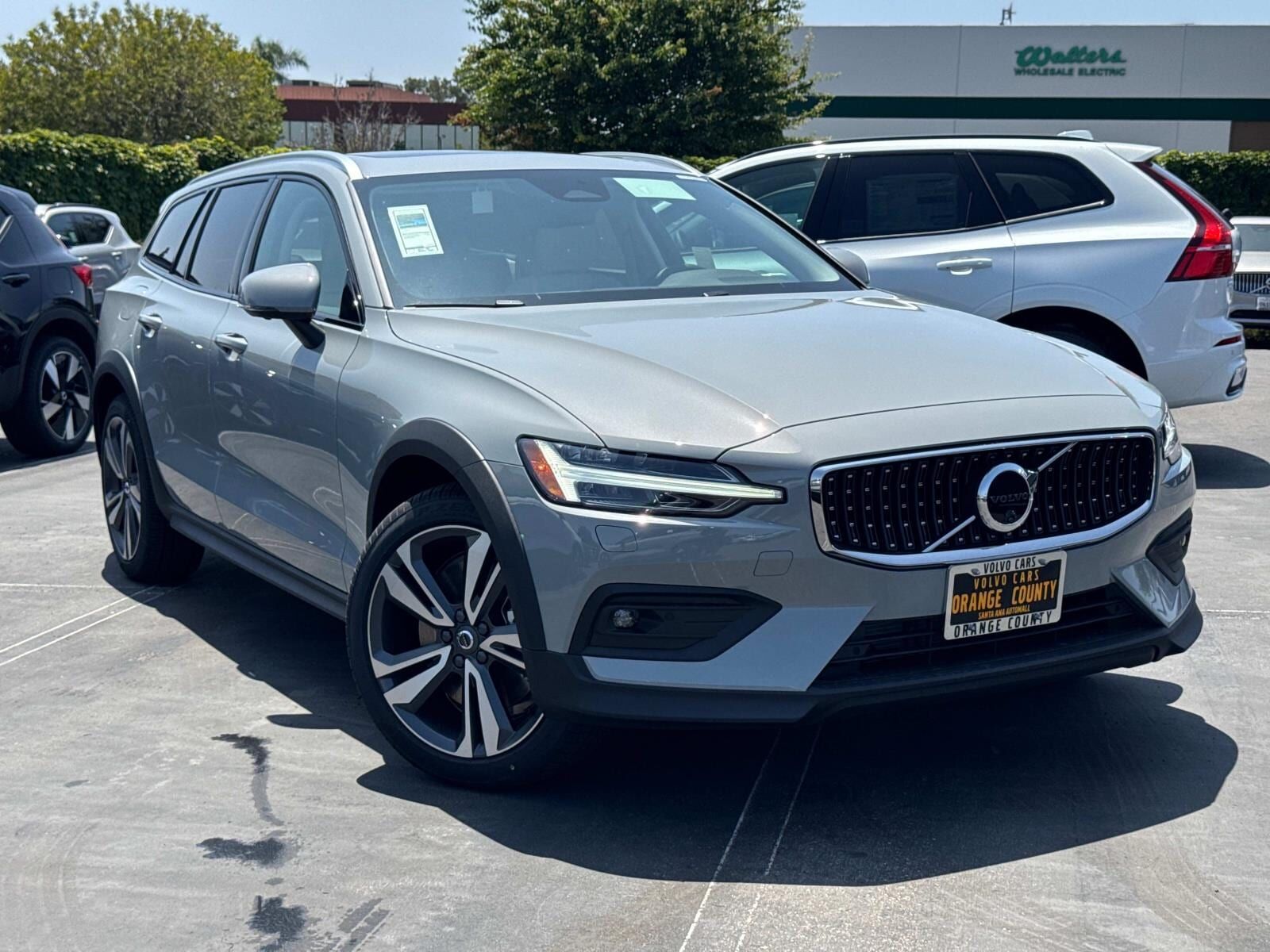 2025 VOLVO V60CC