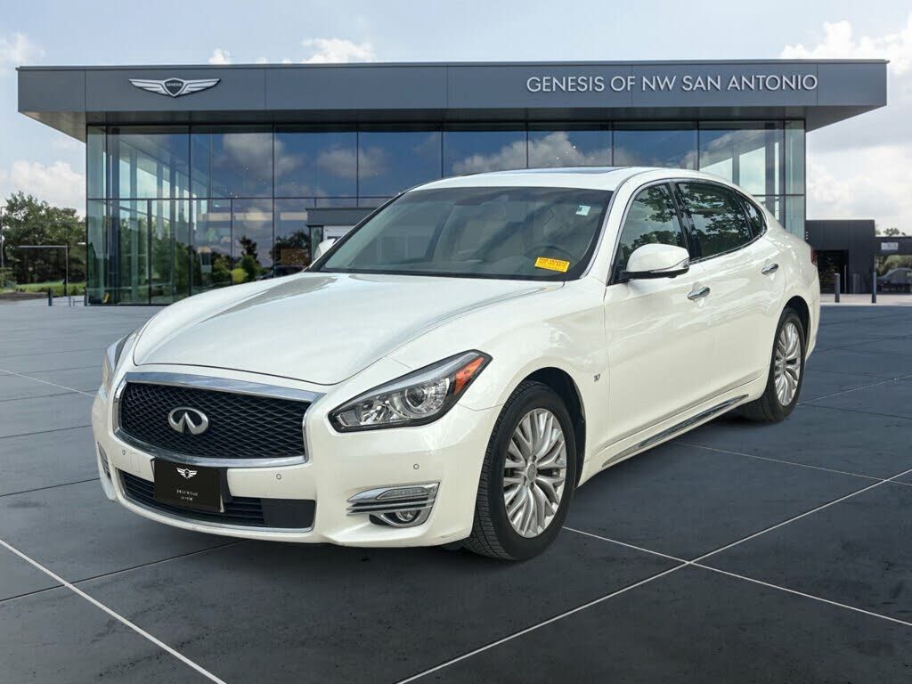 Infiniti Q70L