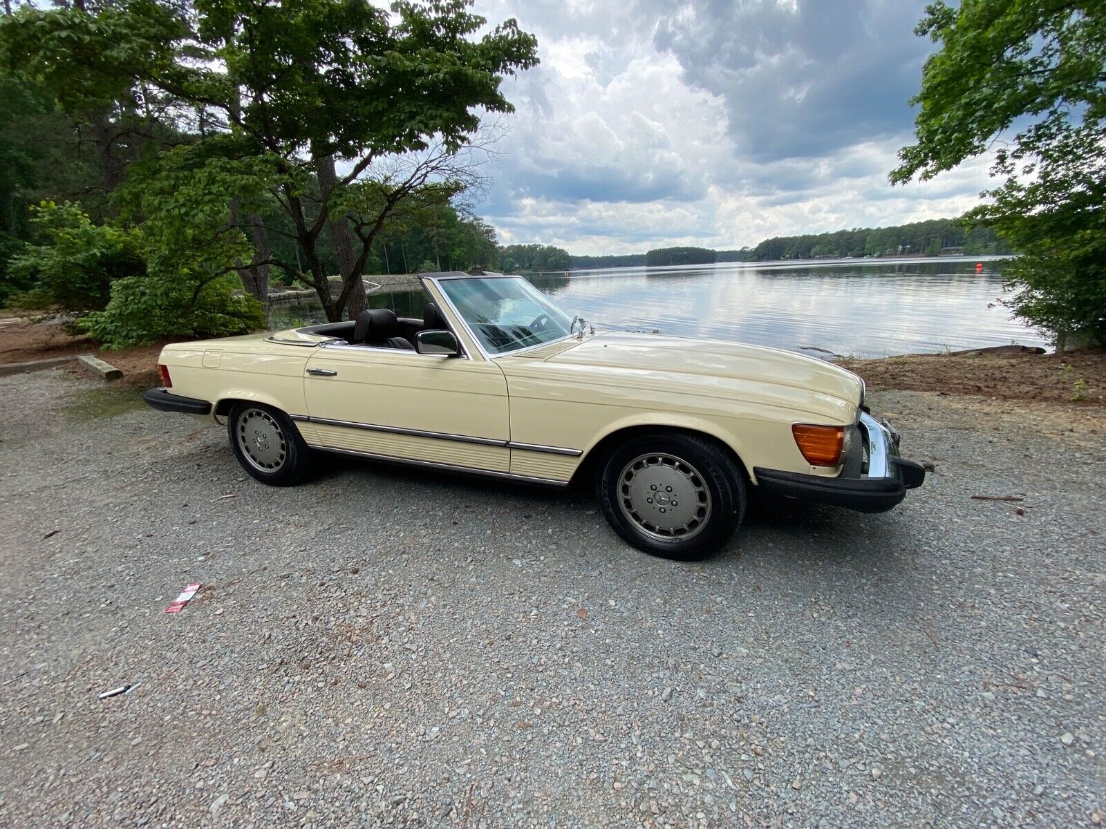 MERCEDES-BENZ