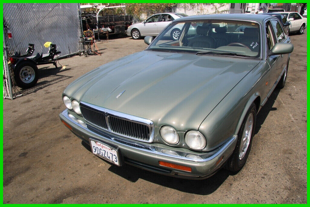 Jaguar XJ6
