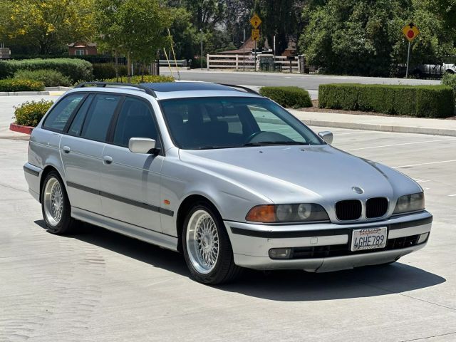 BMW 528i