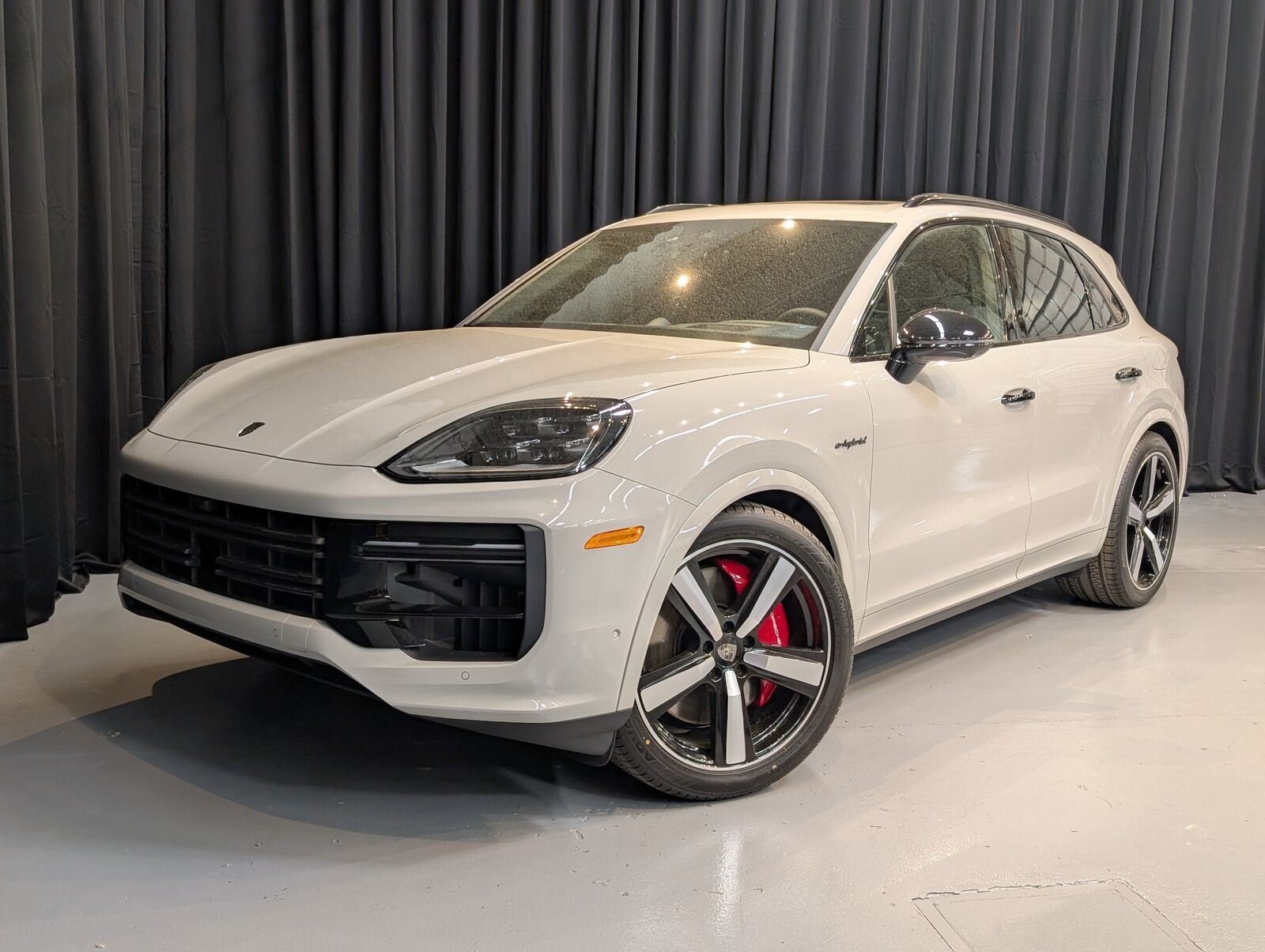 2025 PORSCHE Cayenne