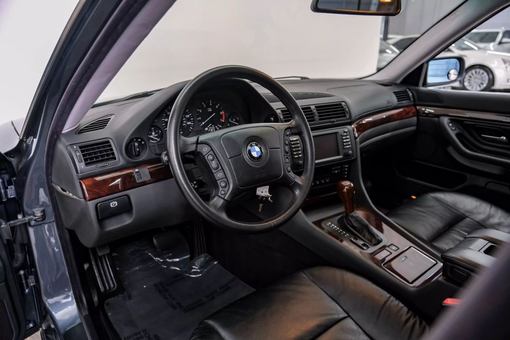 2001 BMW 740i