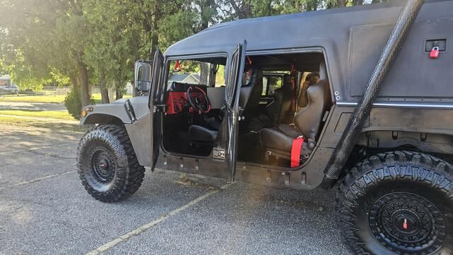 HUMMER H1