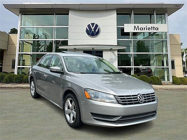 2013 VOLKSWAGEN Passat