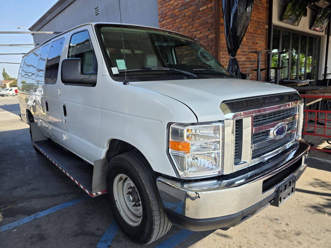 2012 FORD E-350