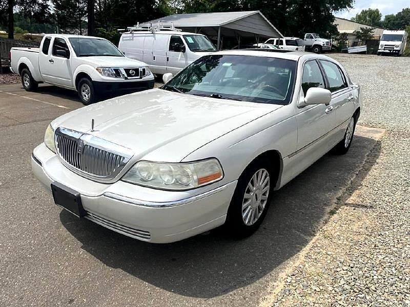 2005 LINCOLN Town Car