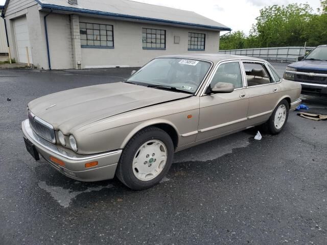 Jaguar XJ6