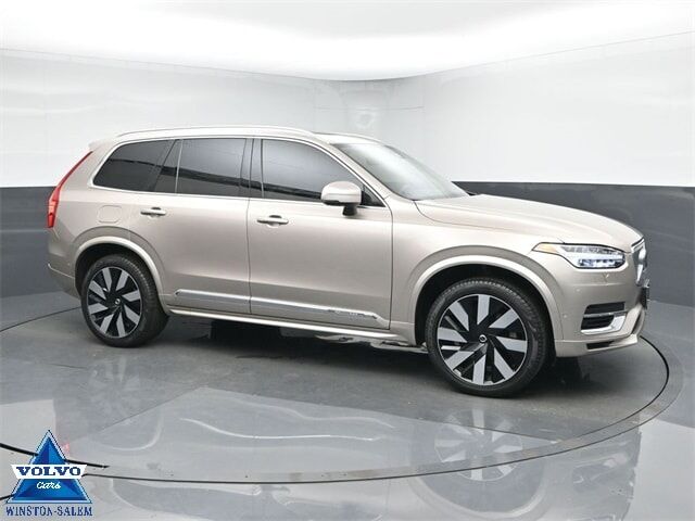 2023 VOLVO XC90