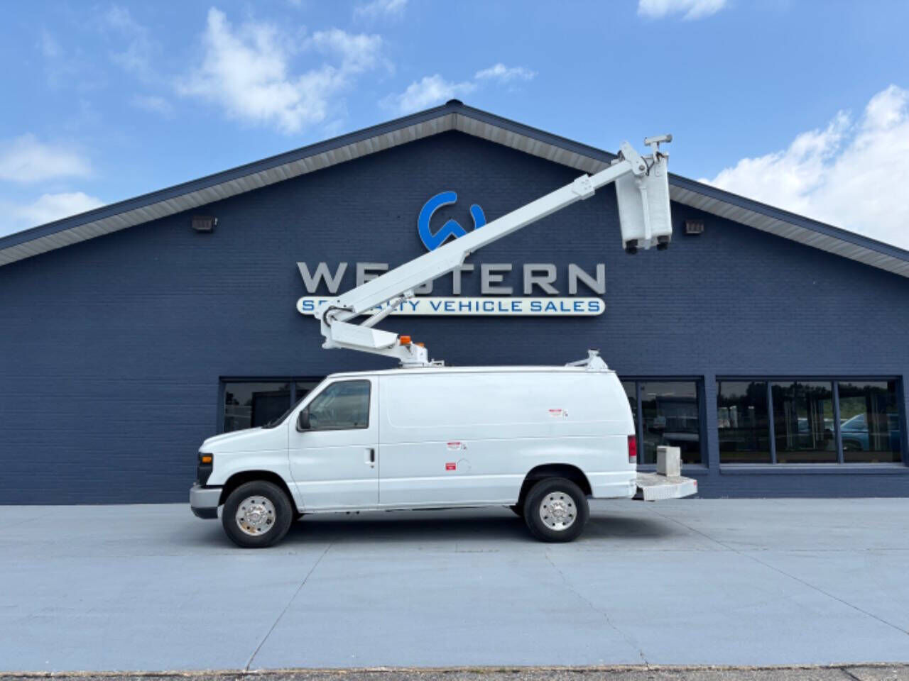 2012 FORD E-350