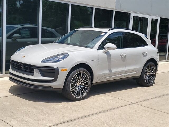 2025 PORSCHE Macan