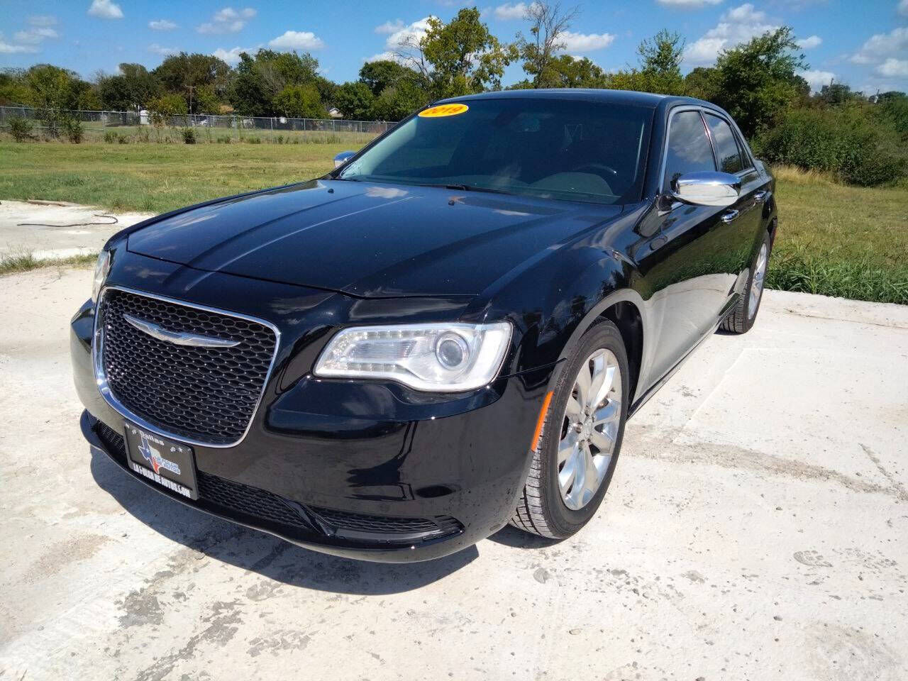 2019 CHRYSLER 300