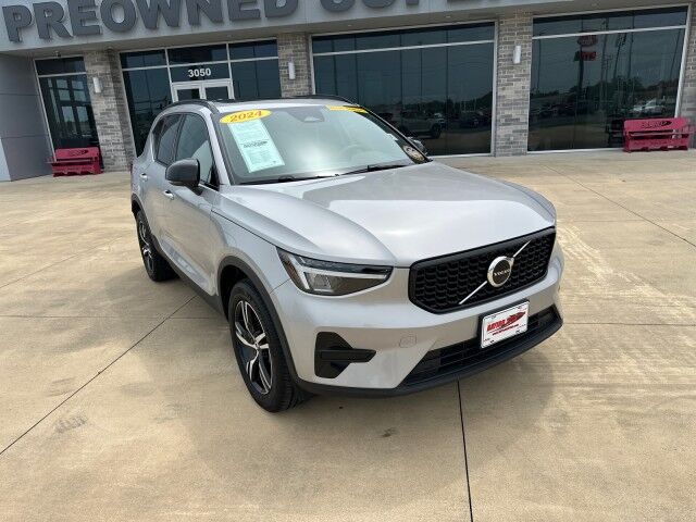 2024 VOLVO XC40