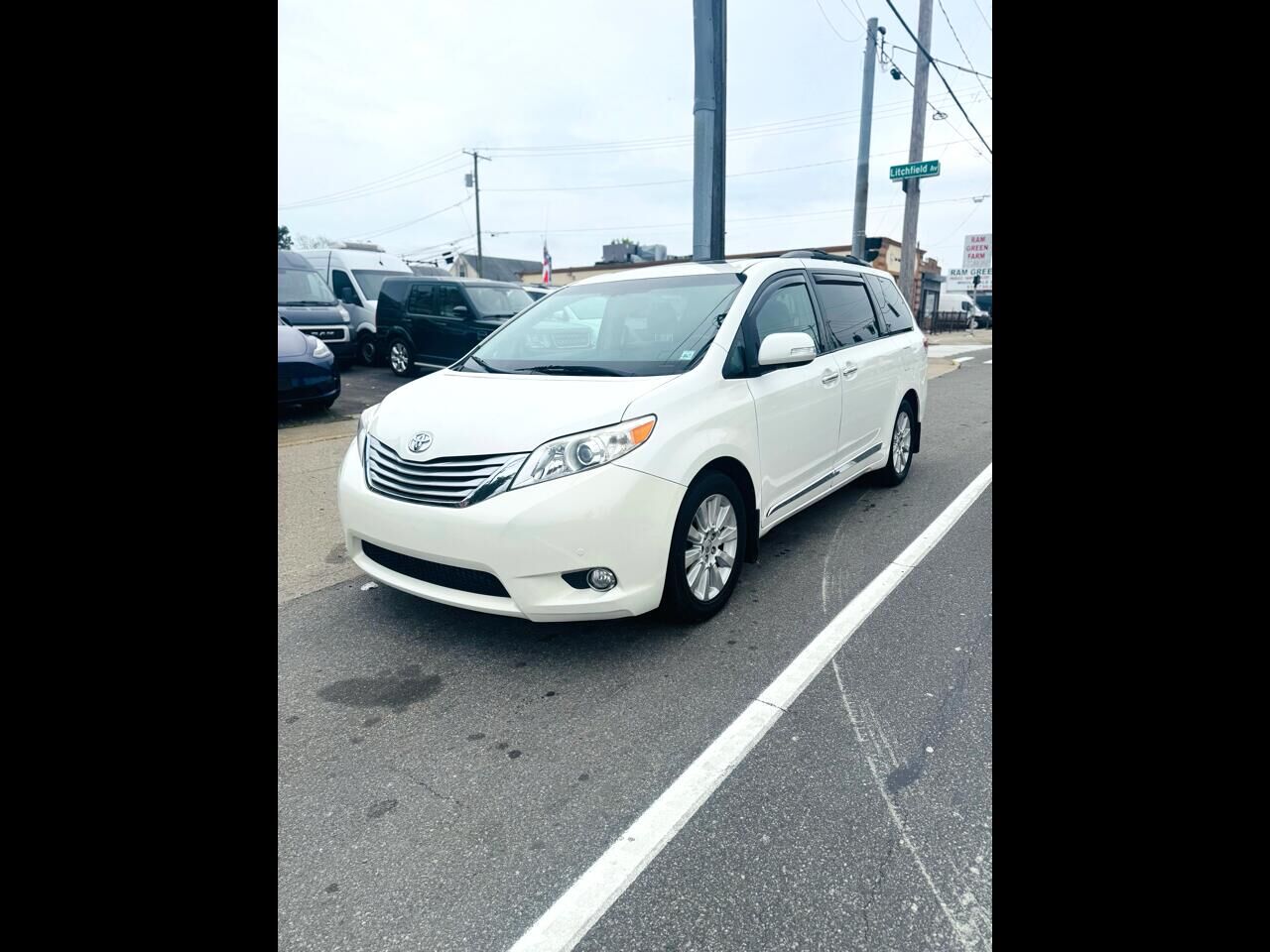 2014 TOYOTA Sienna
