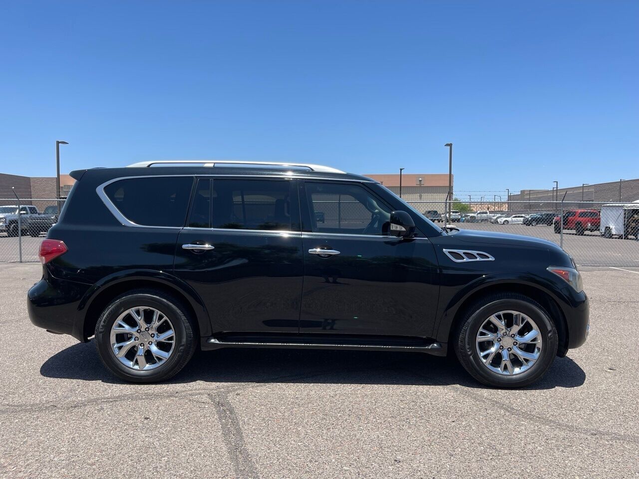 Infiniti QX56