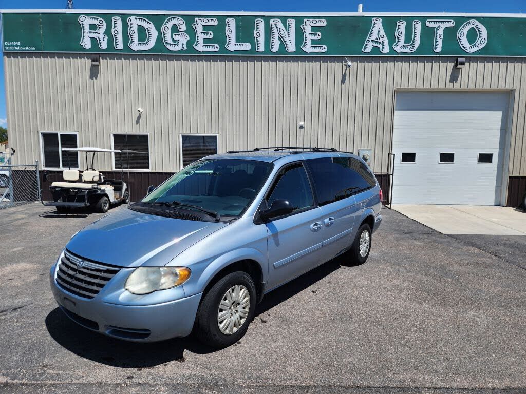 2005 CHRYSLER Town and Country