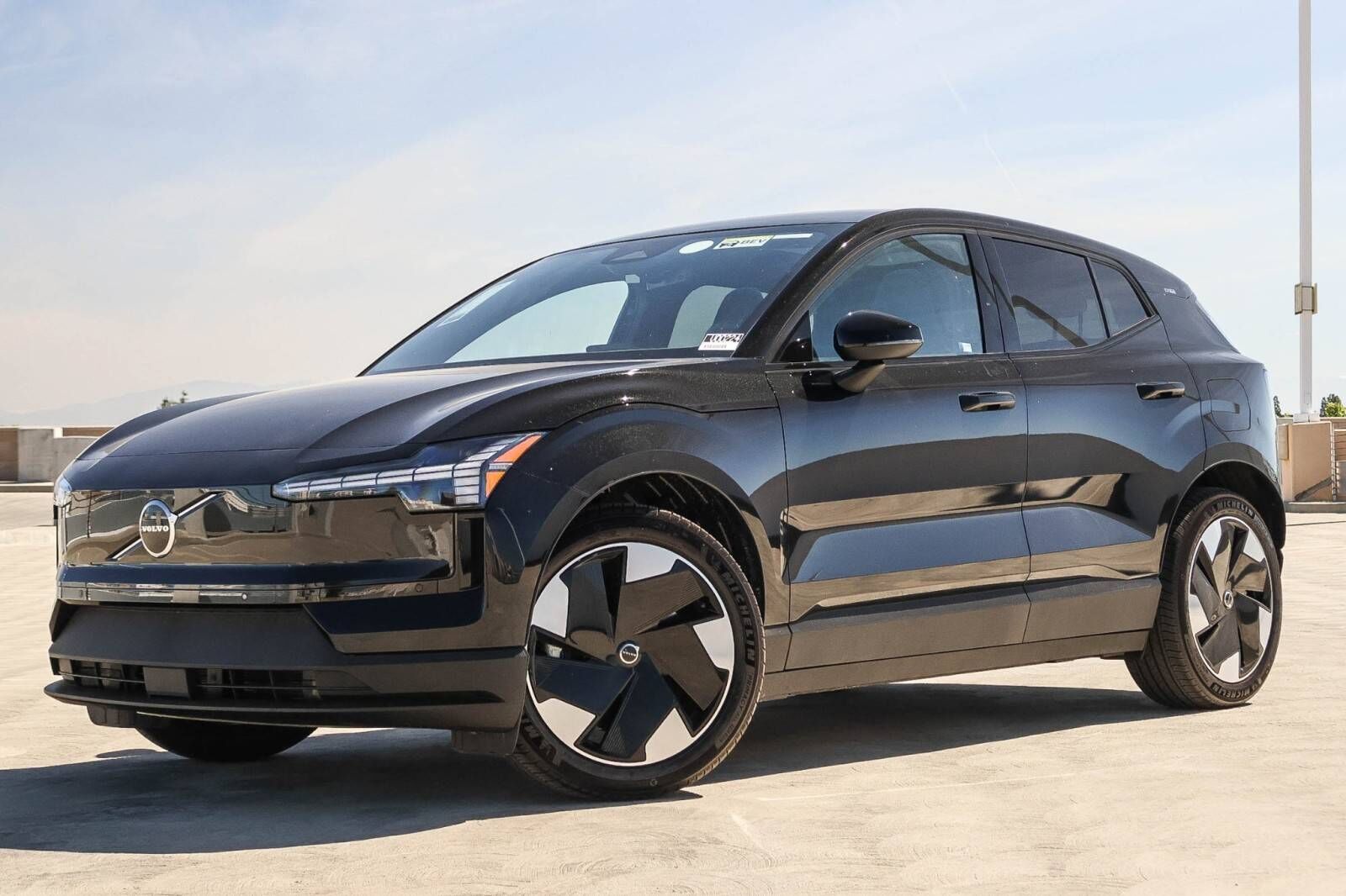 2025 VOLVO EX30