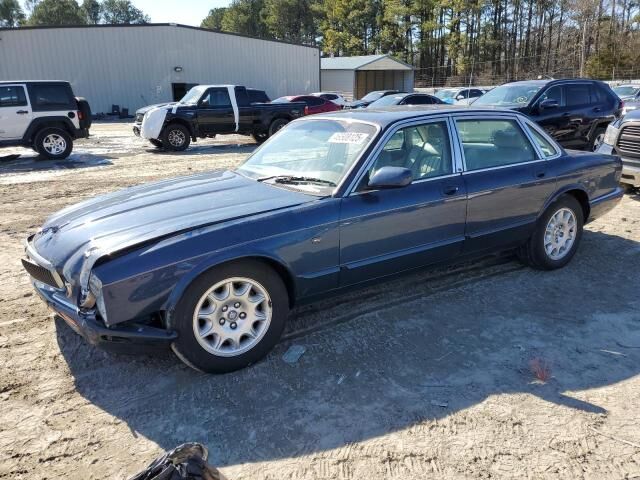 Jaguar XJ8