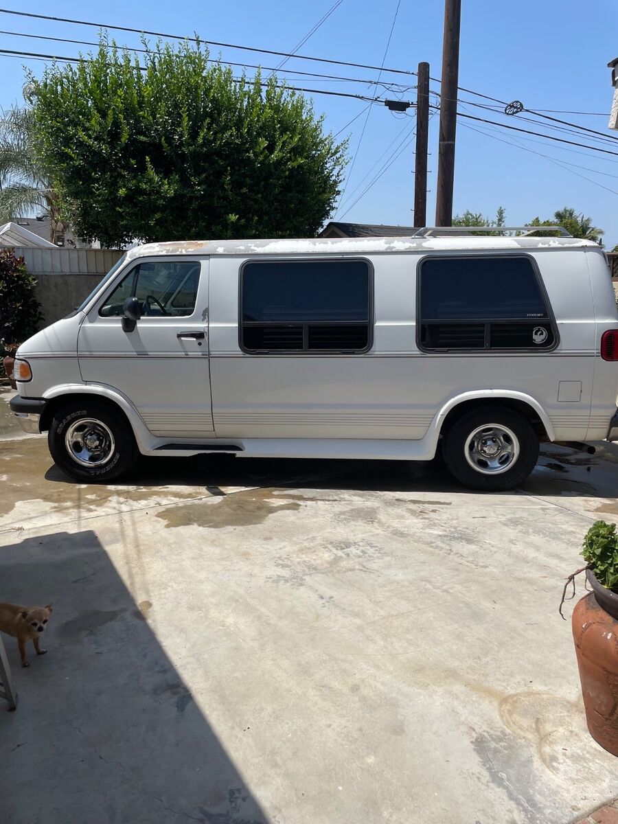 Dodge Ram Van