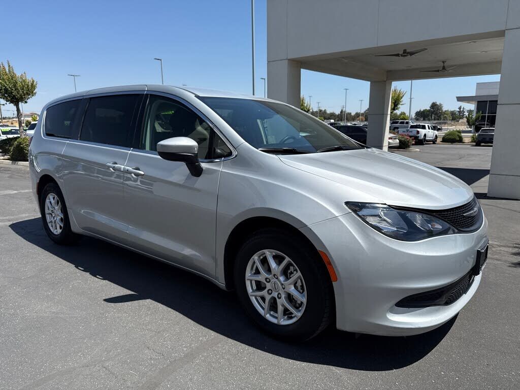 2023 CHRYSLER Voyager