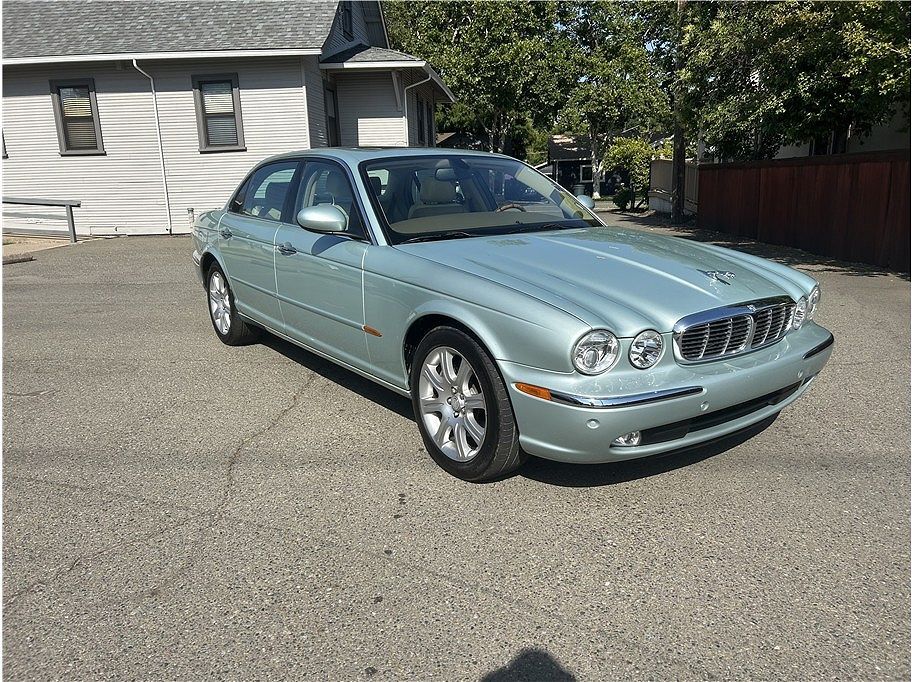 Jaguar XJ