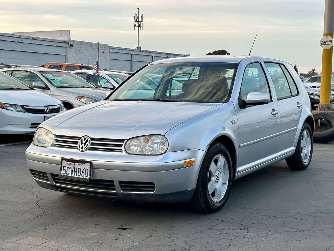 2003 VOLKSWAGEN Golf