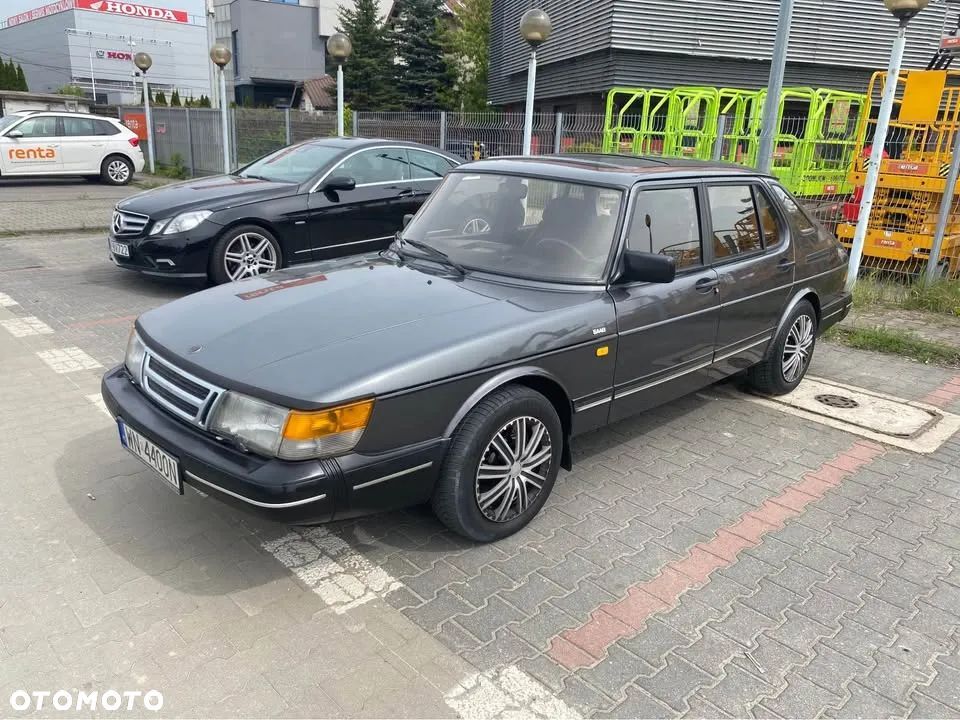 Saab 900