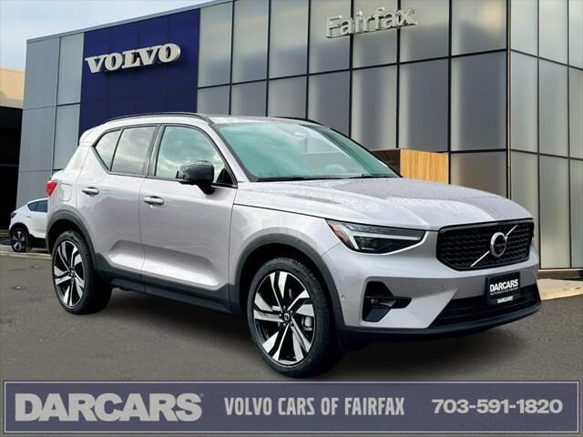 2026 VOLVO XC40