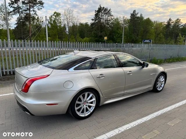 Jaguar XJ