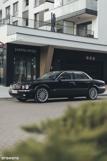 Jaguar XJR
