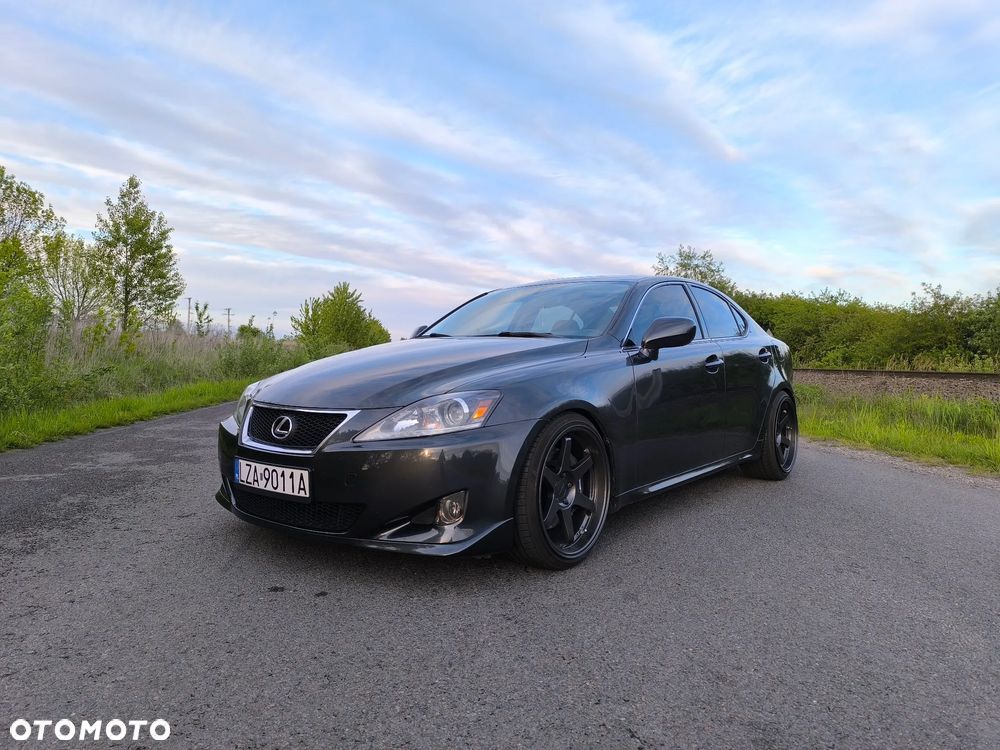 LEXUS
