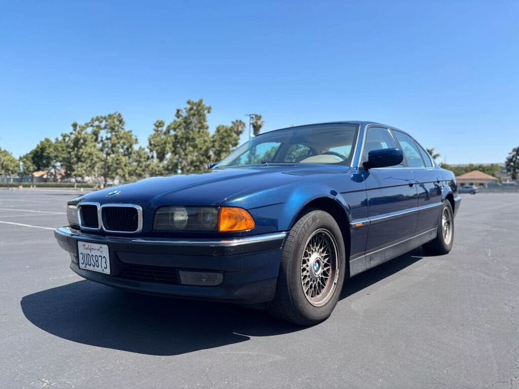 BMW 740i