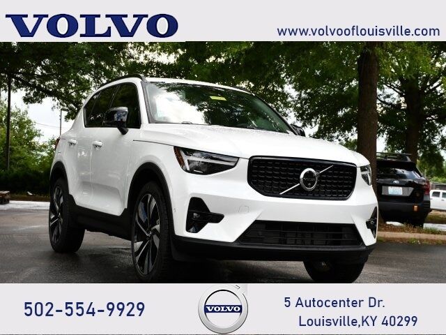 2025 VOLVO XC40