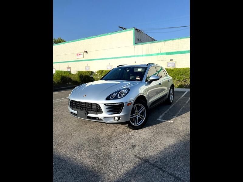 2017 PORSCHE Macan