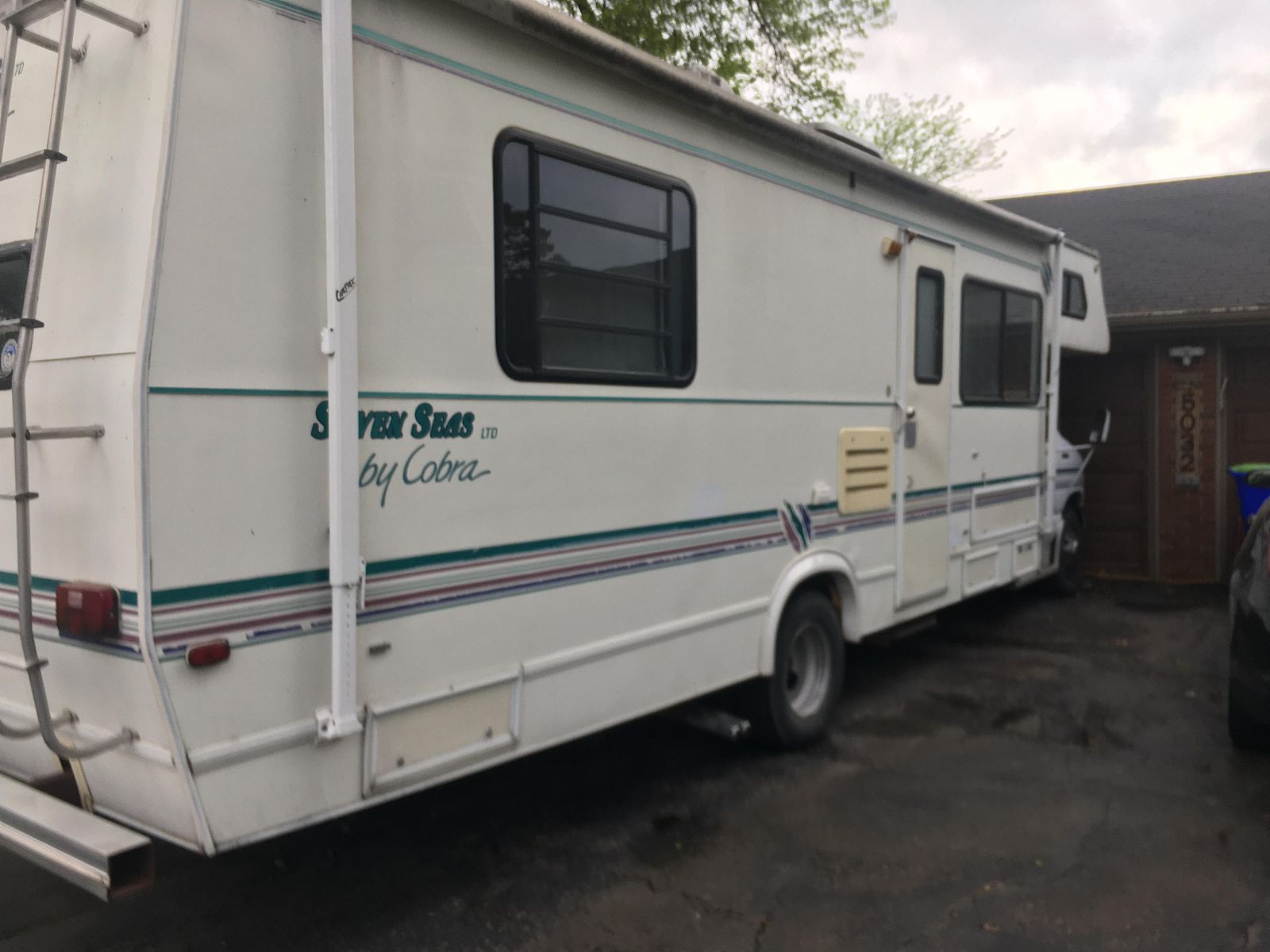 Ford E-350